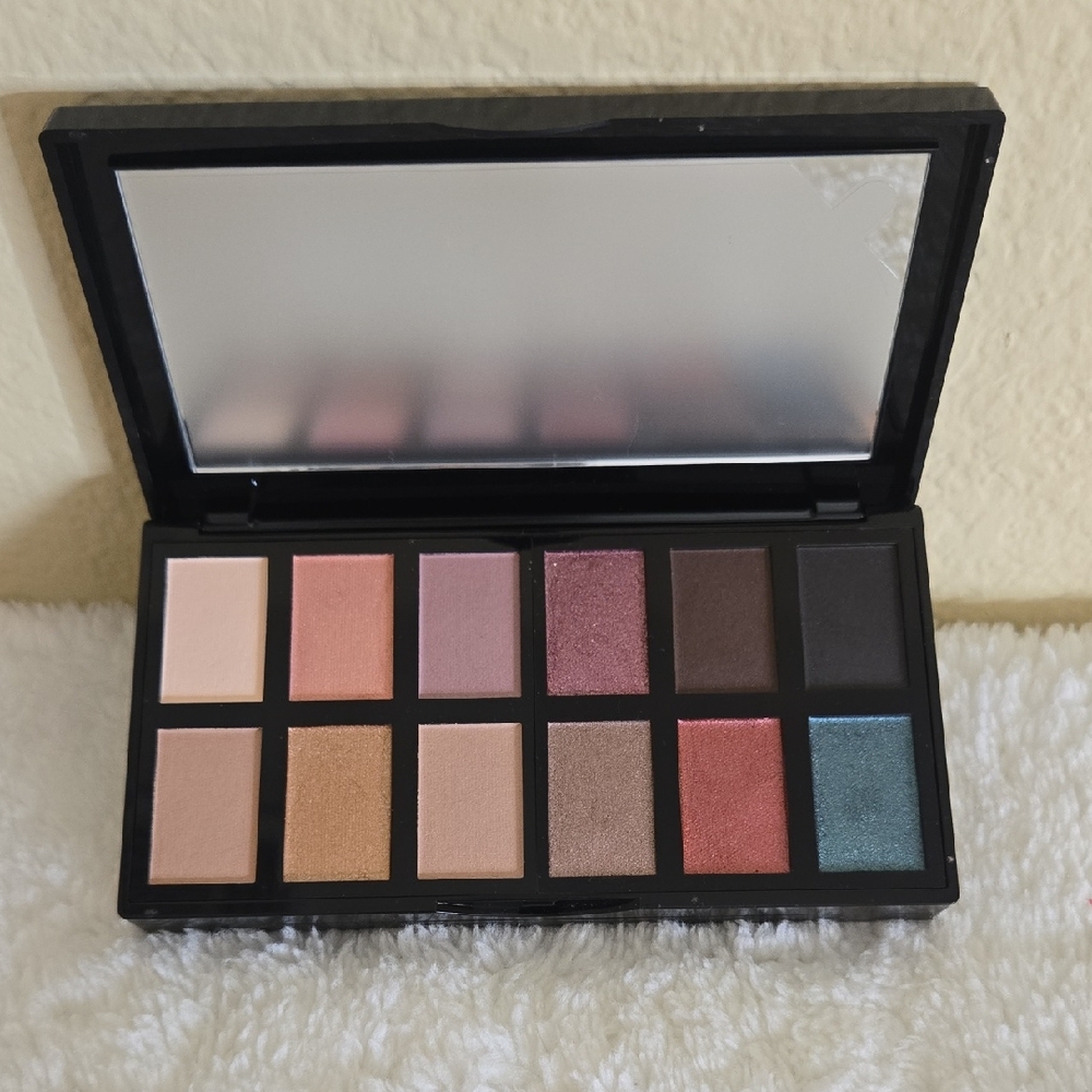 Lancome 12-Color Eyeshadow Palette - Pink, Brown, Black, Gold, Blue